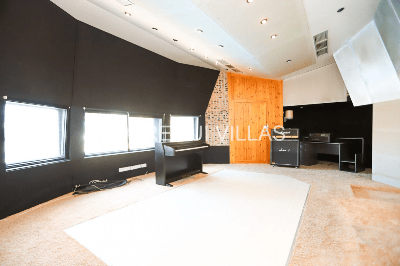 Amplia villa con vistas y sol en venta en Dénia - Montgó