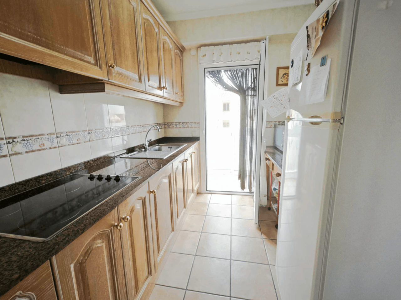 Apartamento de 2 dormitorios con vistas al mar en venta en zona Las Brisas