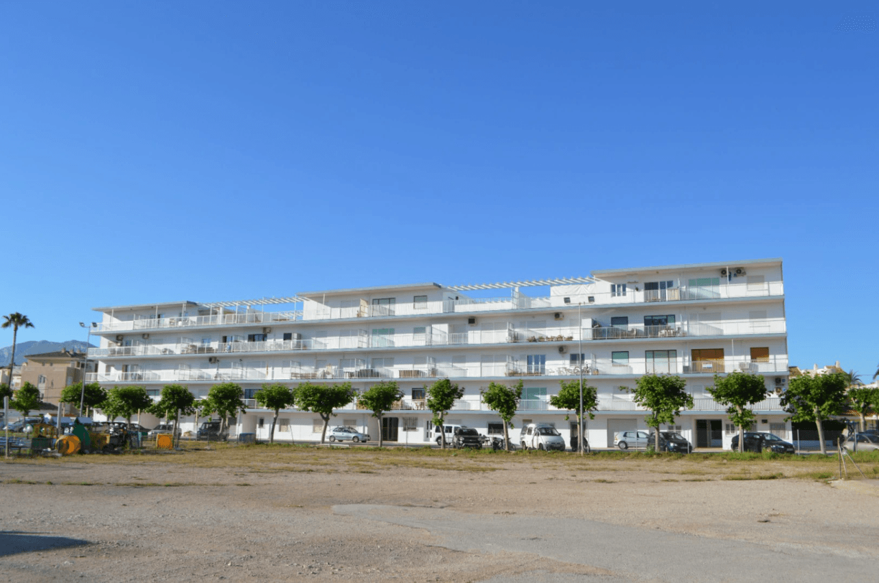 Apartamento de 2 dormitorios con vistas al mar en venta en zona Las Brisas