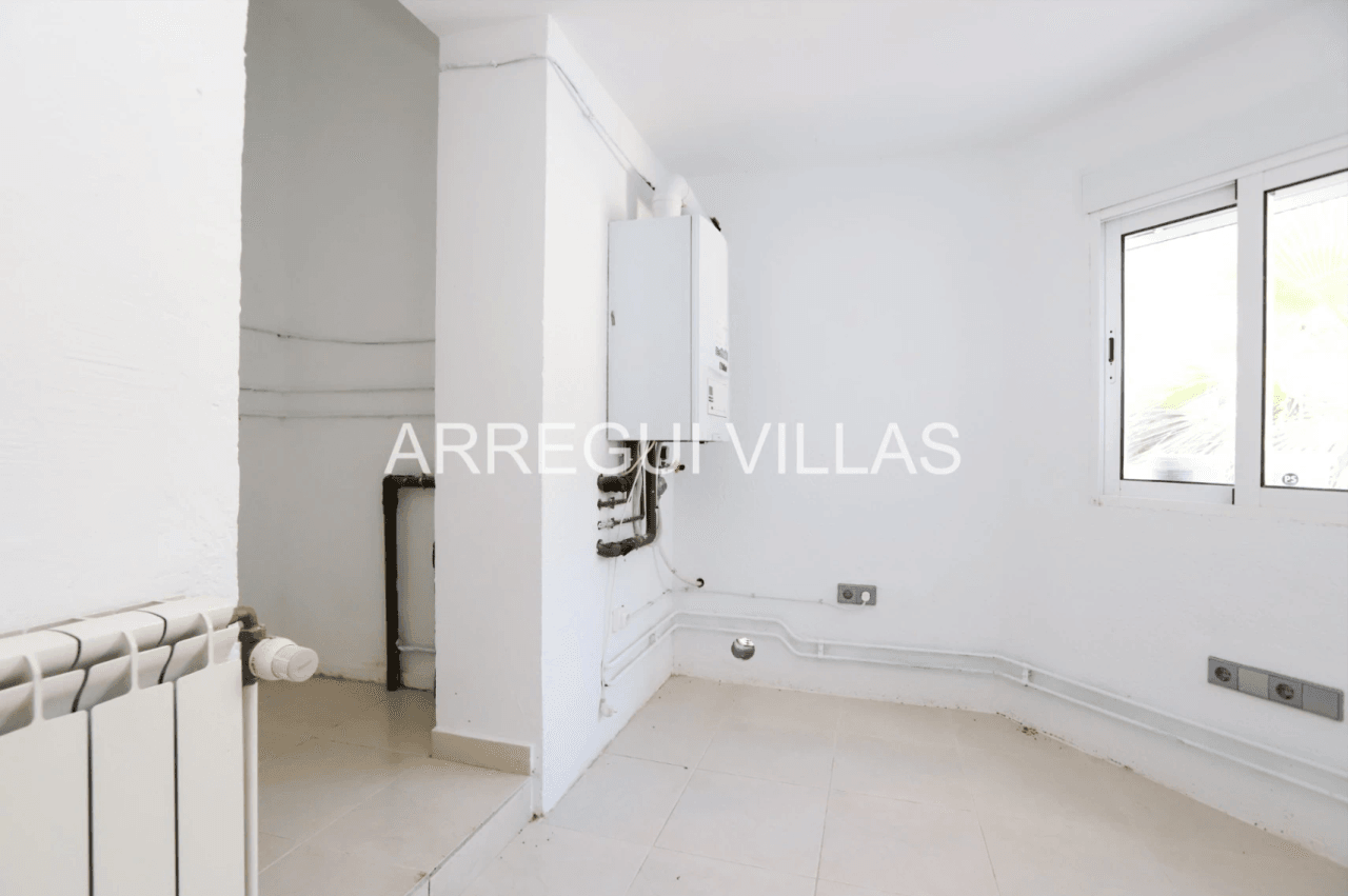 Amplia villa con vistas y sol en venta en Dénia - Montgó