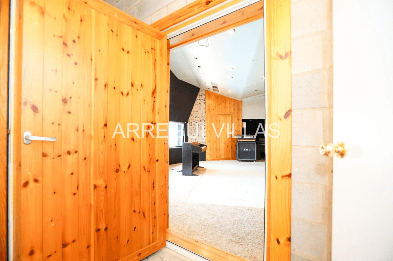 Amplia villa con vistas y sol en venta en Dénia - Montgó