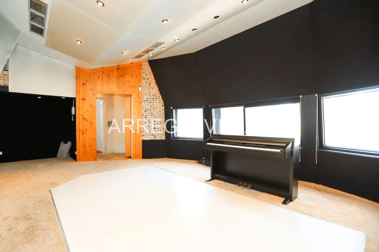 Amplia villa con vistas y sol en venta en Dénia - Montgó
