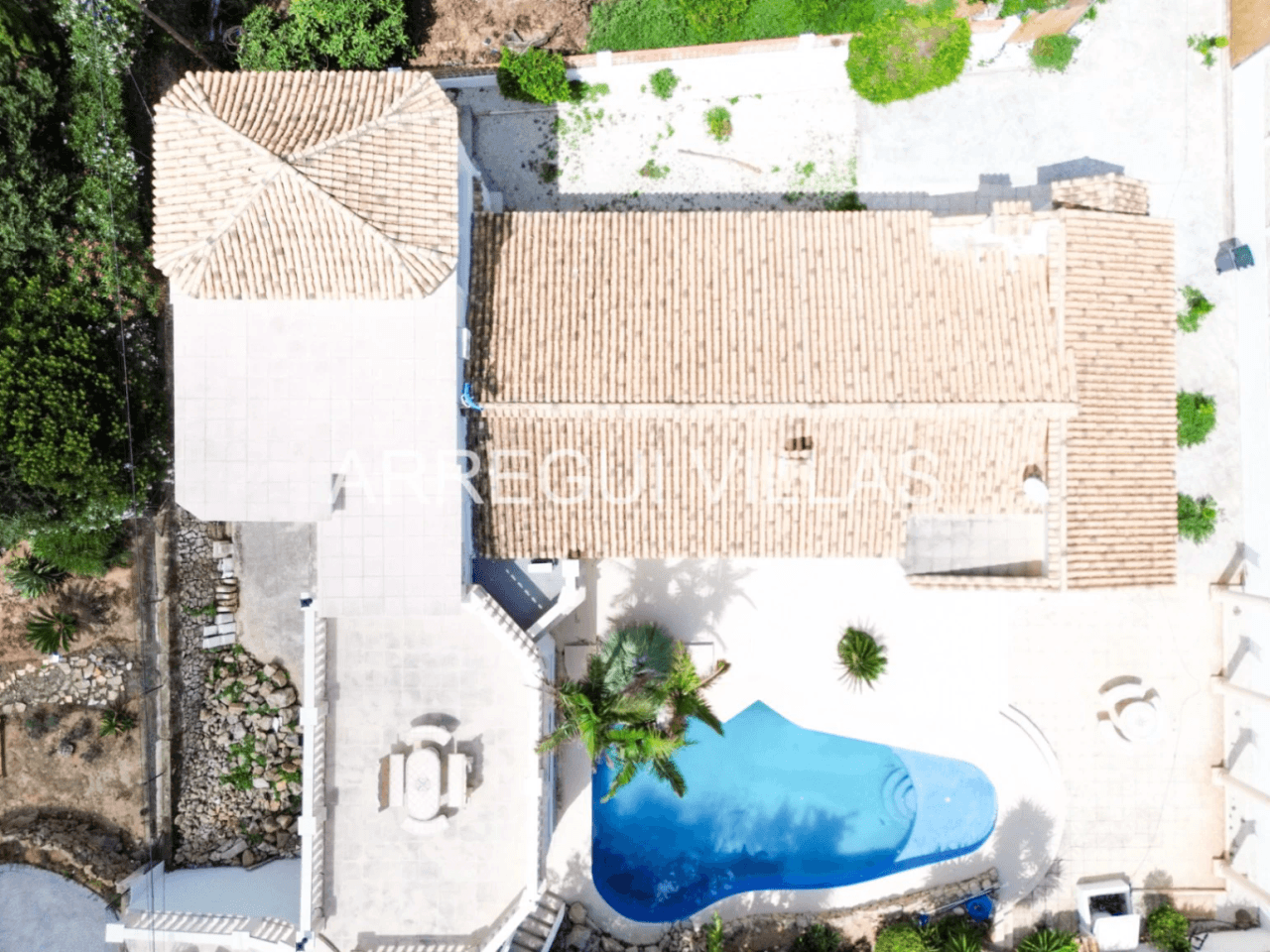 Amplia villa con vistas y sol en venta en Dénia - Montgó