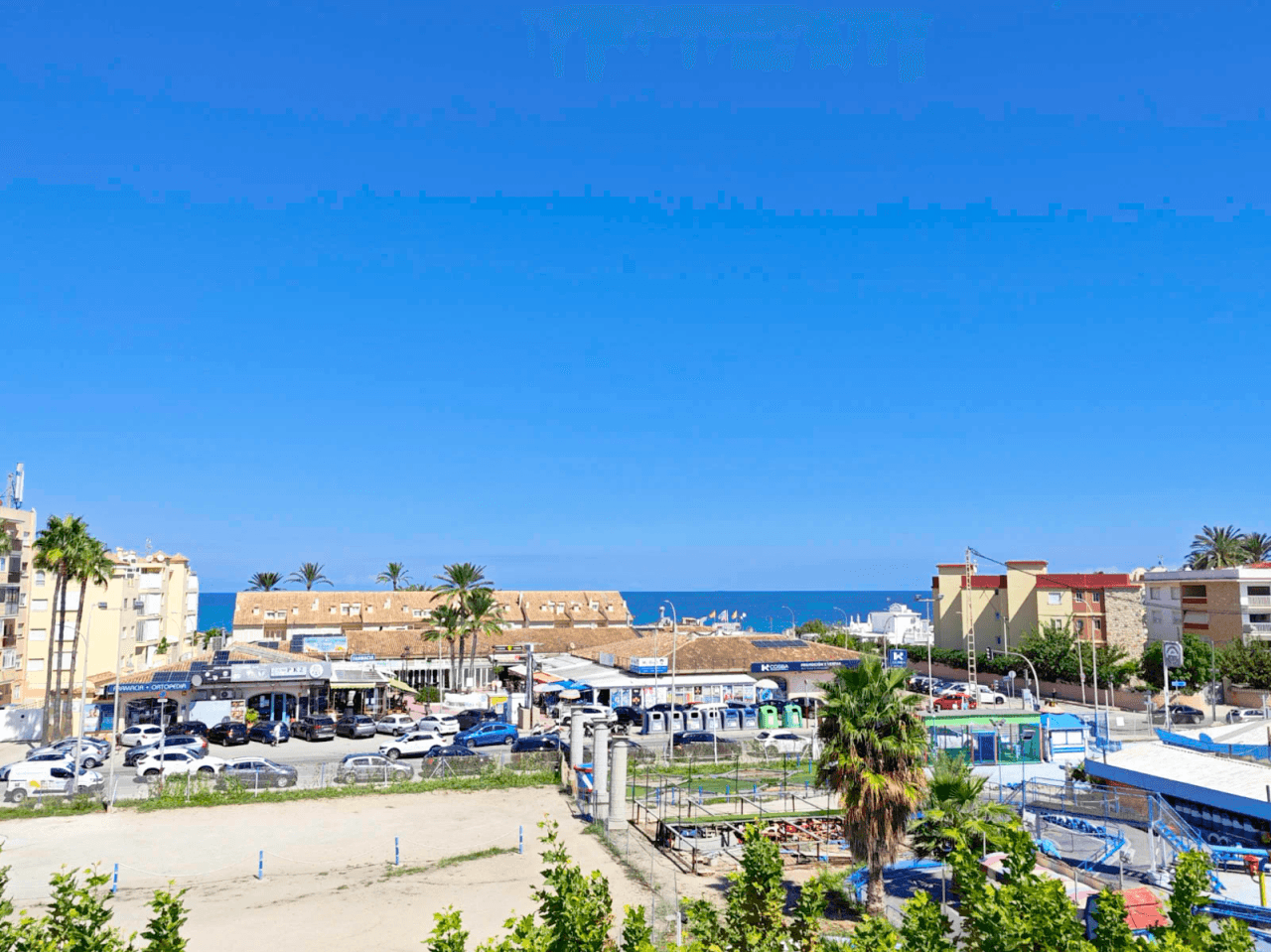 Apartamento de 2 dormitorios con vistas al mar en venta en zona Las Brisas