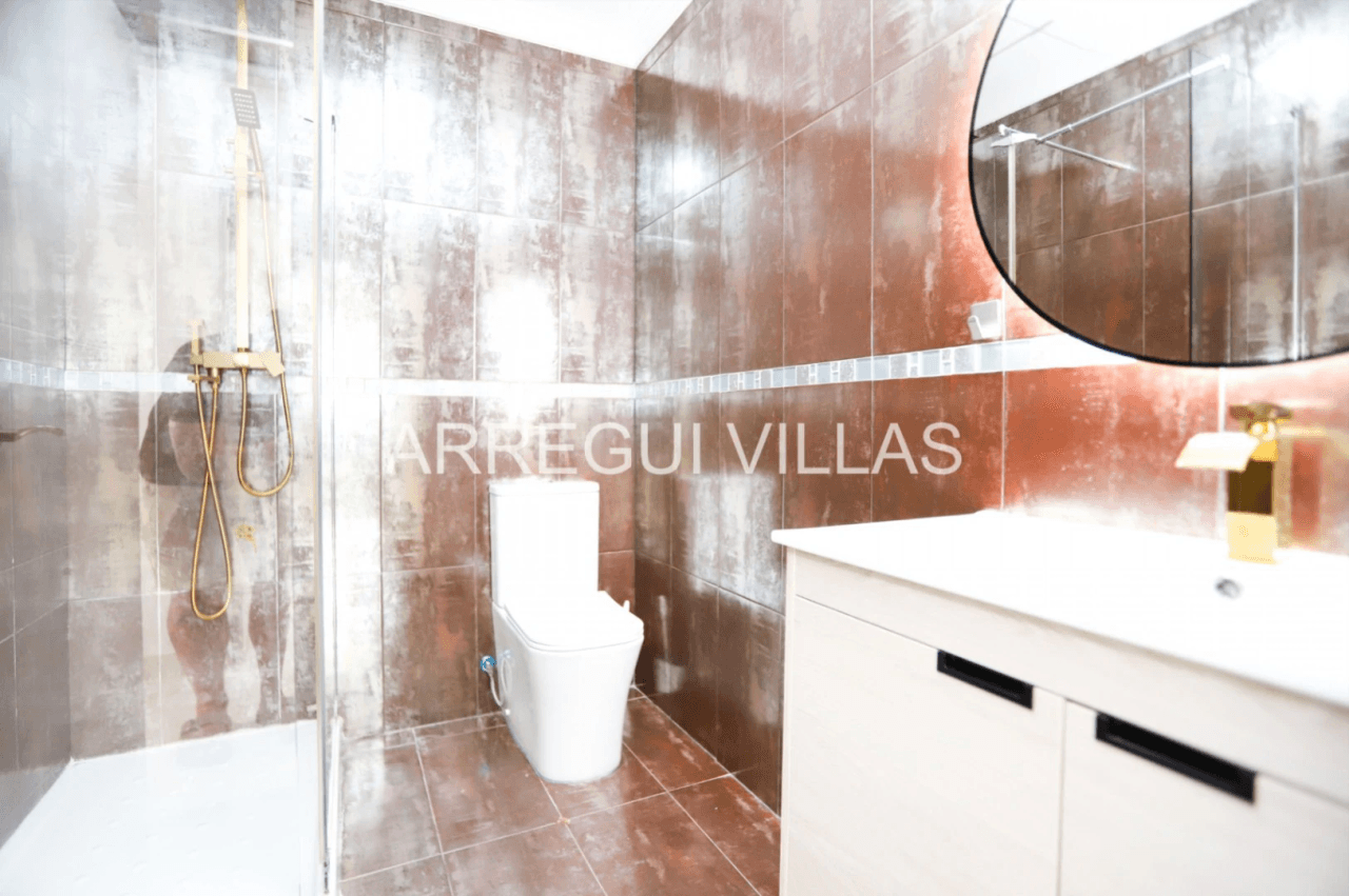 Amplia villa con vistas y sol en venta en Dénia - Montgó