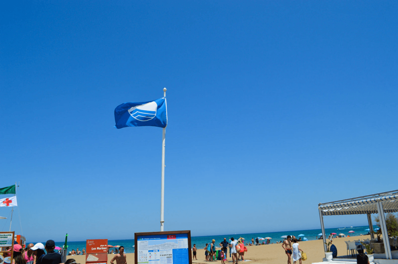 Apartamento de 2 dormitorios con vistas al mar en venta en zona Las Brisas