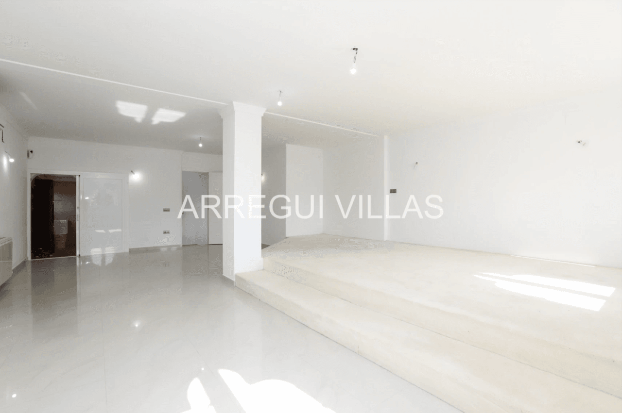 Amplia villa con vistas y sol en venta en Dénia - Montgó
