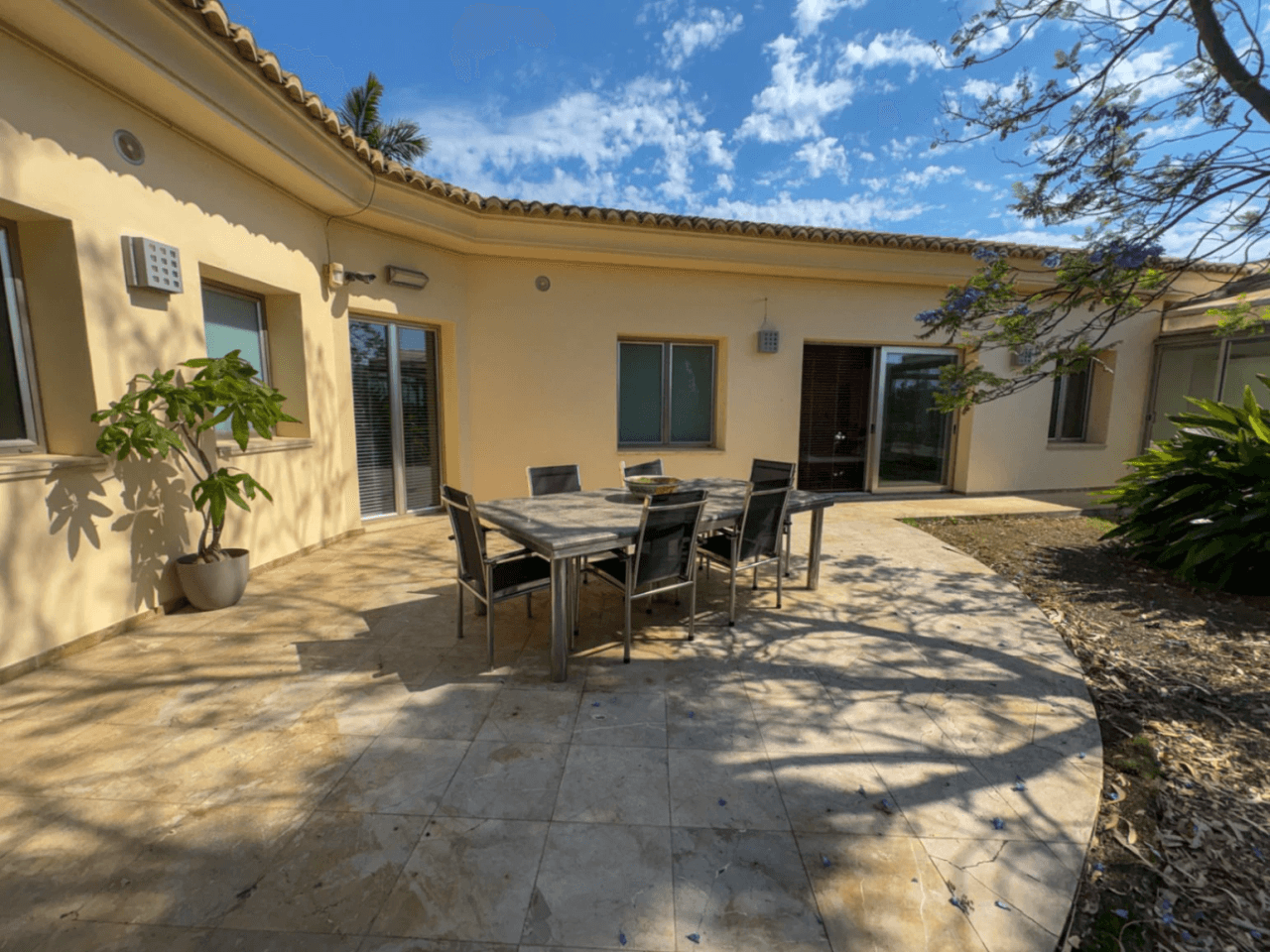 Espectacular Finca de Gran Extensión con Dos Viviendas y Piscina en El Verger.