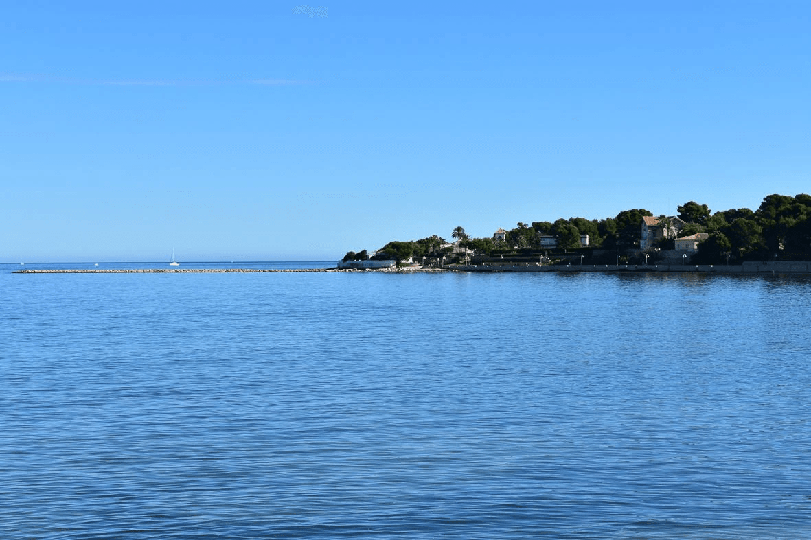 Villa Moderna con Vistas Impresionantes en Dénia – El lienzo en blanco que estabas buscando.