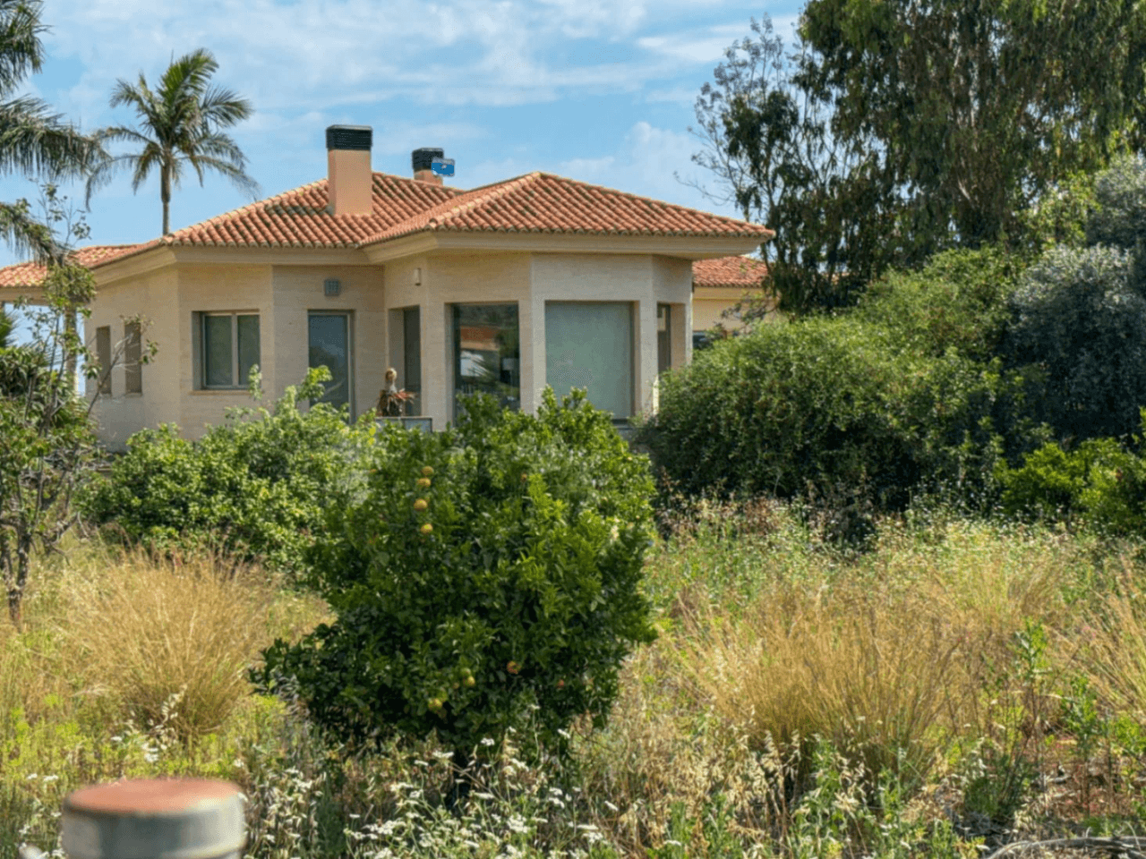 Espectacular Finca de Gran Extensión con Dos Viviendas y Piscina en El Verger.