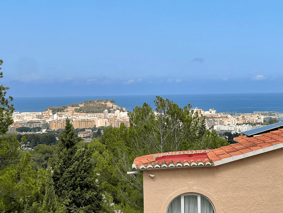 Villa Moderna con Vistas Impresionantes en Dénia – El lienzo en blanco que estabas buscando.