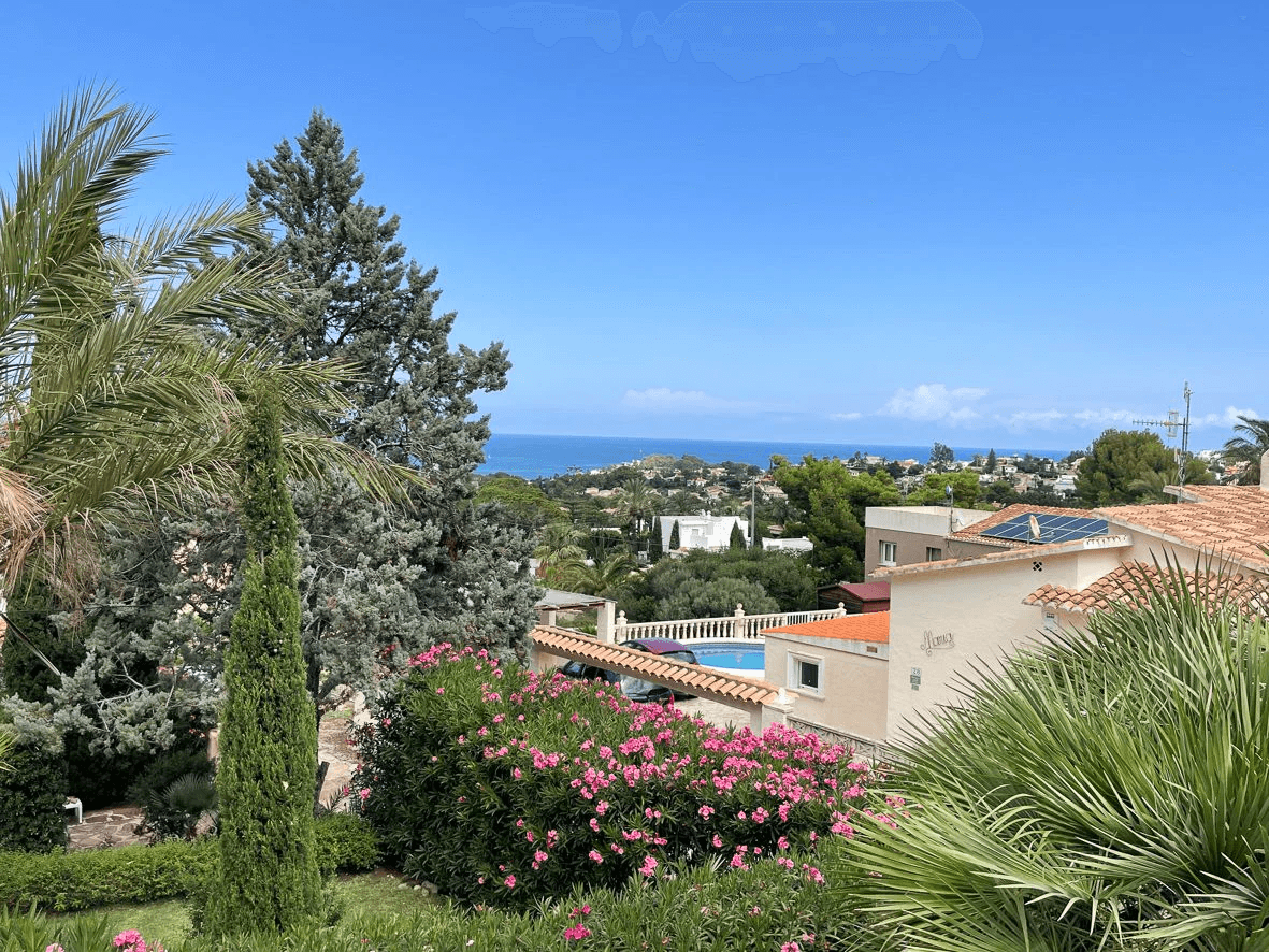Villa Moderna con Vistas Impresionantes en Dénia – El lienzo en blanco que estabas buscando.