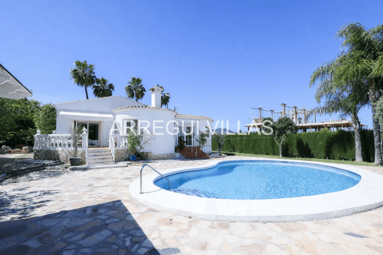 Estupenda villa de 3 dormitorios en Dénia - La Pedrera