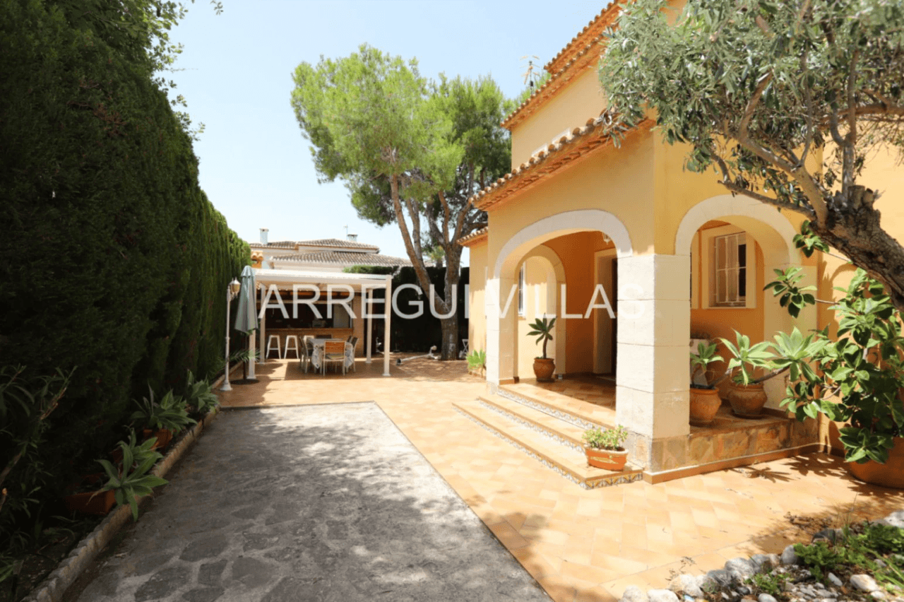 Chalet en venta de 4 habitaciones en Las Rotas, Denia