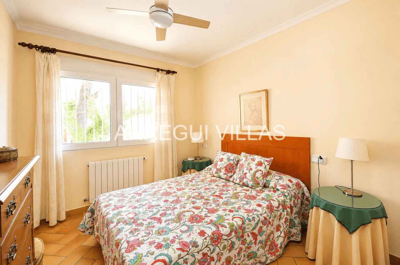 Chalet en venta de 4 habitaciones en Las Rotas, Denia