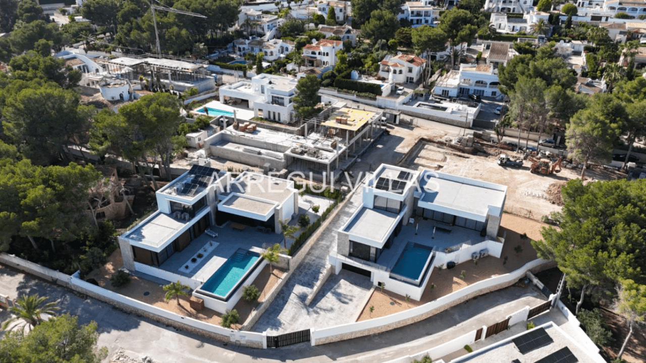 Excepcional villa contemporánea en Moraira con acabados premium, máxima luminosidad y una ubicación privilegiada junto al Mediterráneo