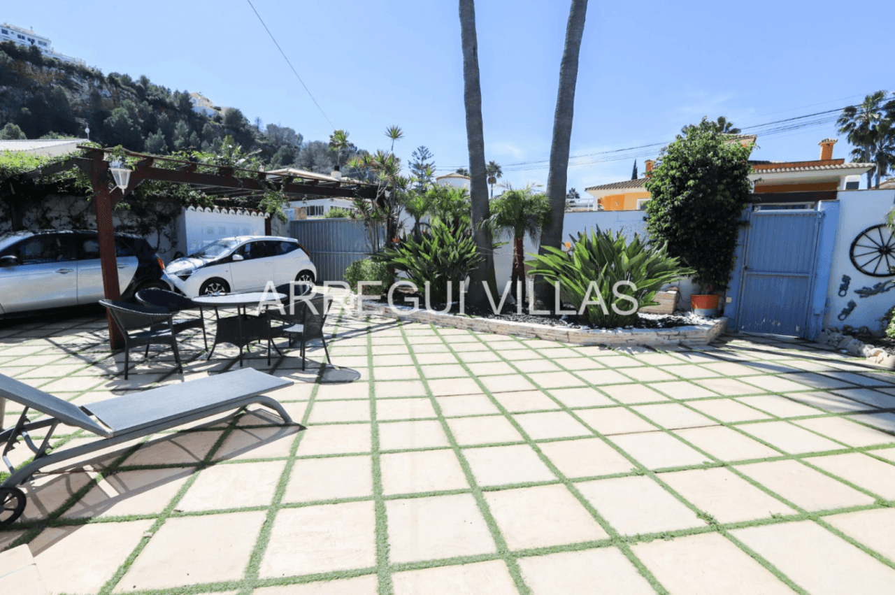 Estupenda villa de 3 dormitorios en Dénia - La Pedrera
