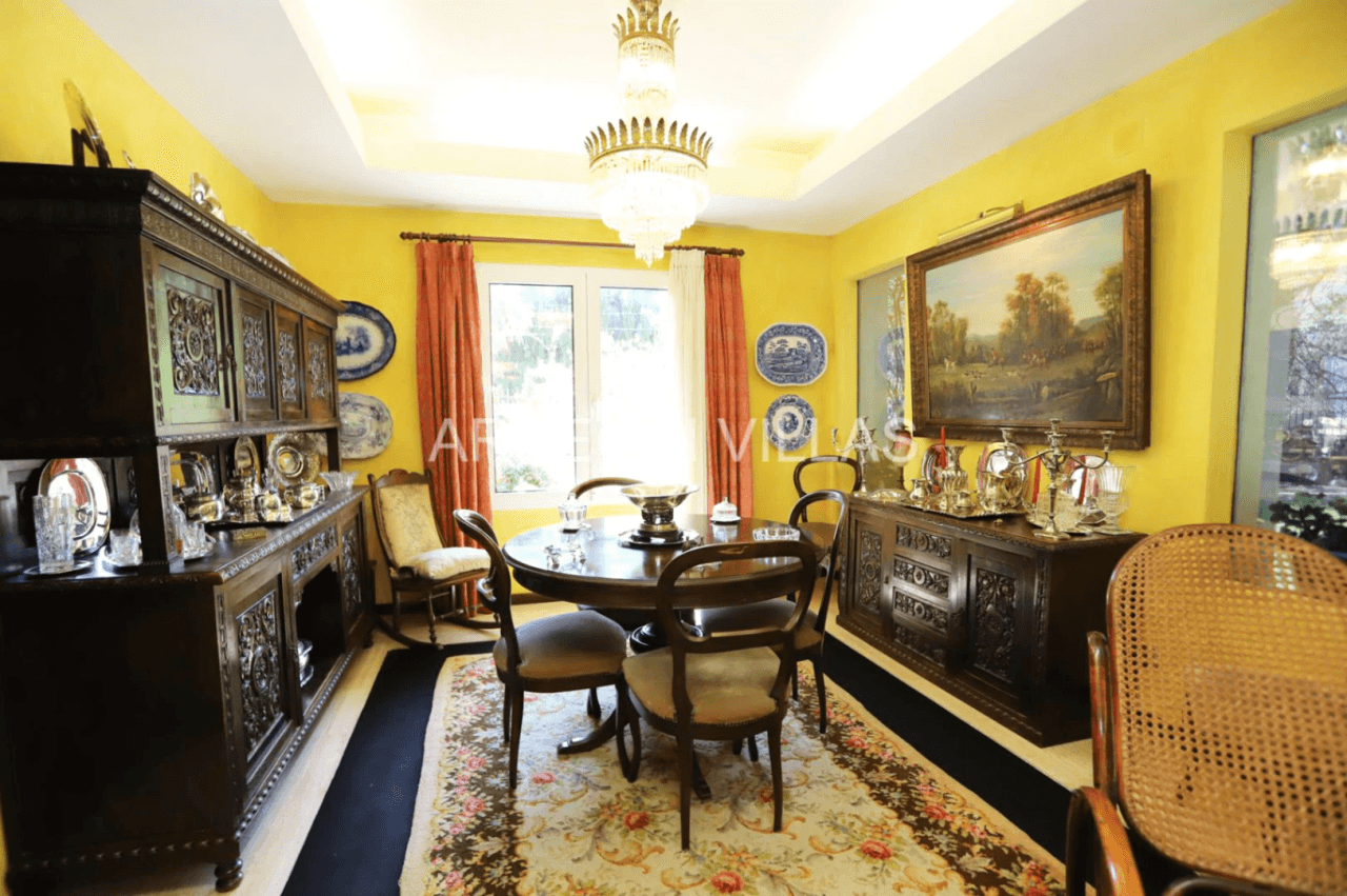 Amplia villa de estilo contemporáneo en Dénia