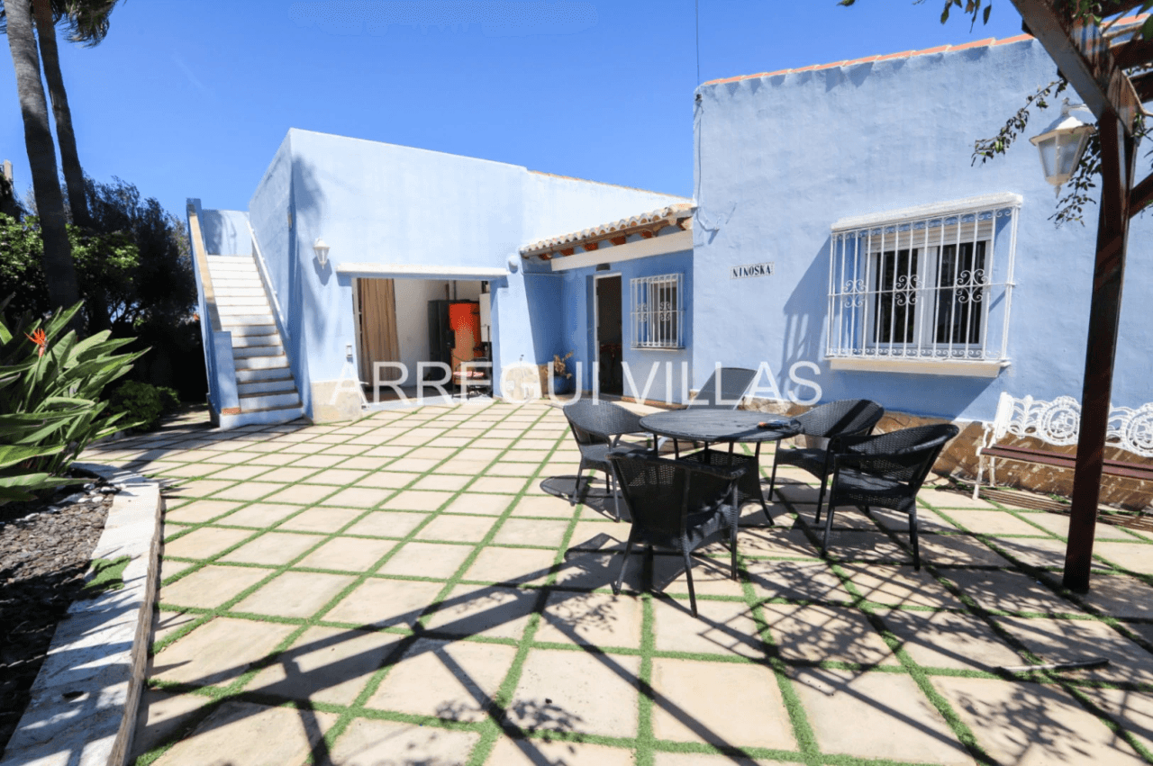 Estupenda villa de 3 dormitorios en Dénia - La Pedrera