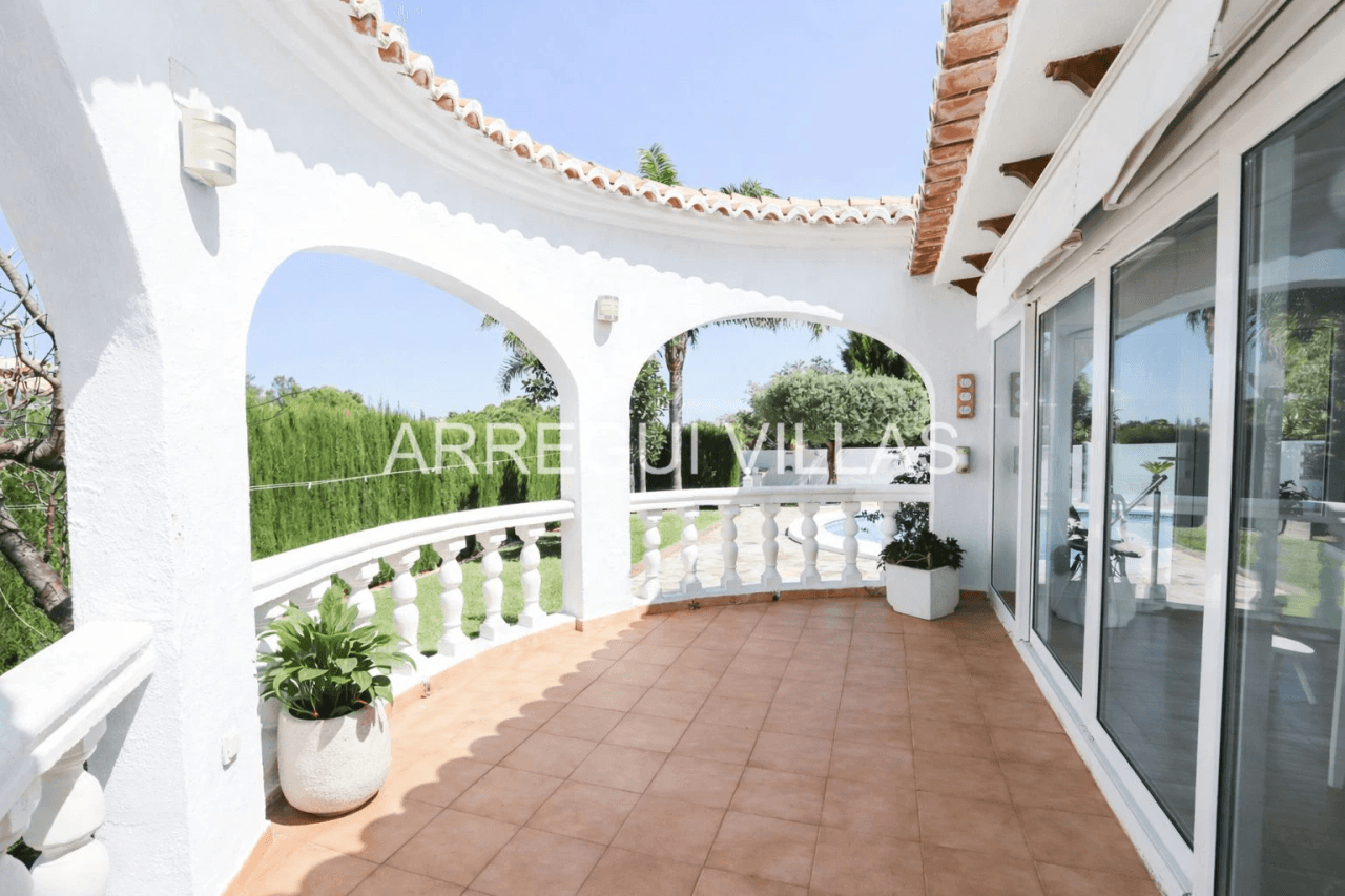 Estupenda villa de 3 dormitorios en Dénia - La Pedrera