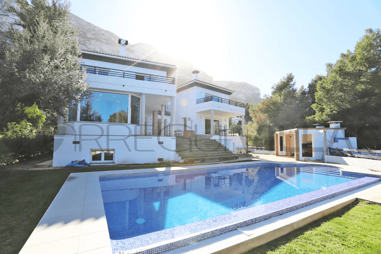 Espectacular villa en venta en el Montgó