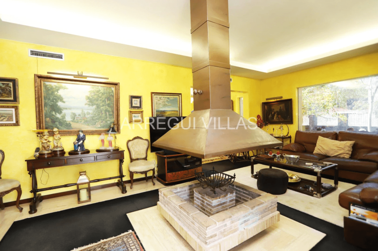 Amplia villa de estilo contemporáneo en Dénia