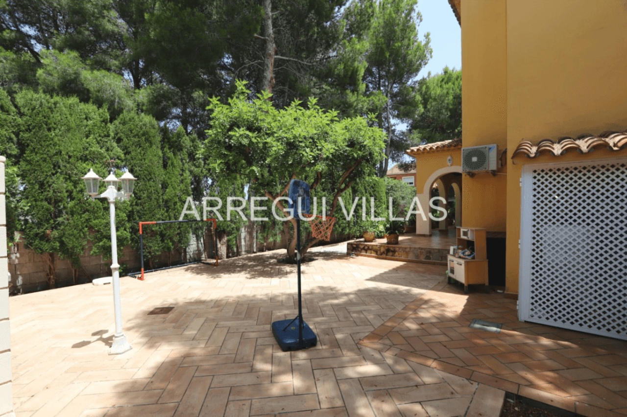 Chalet en venta de 4 habitaciones en Las Rotas, Denia