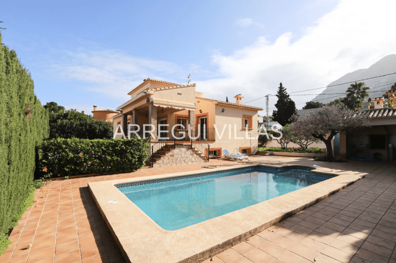 Amplia villa en venta en Dénia - San Juan/Campusos