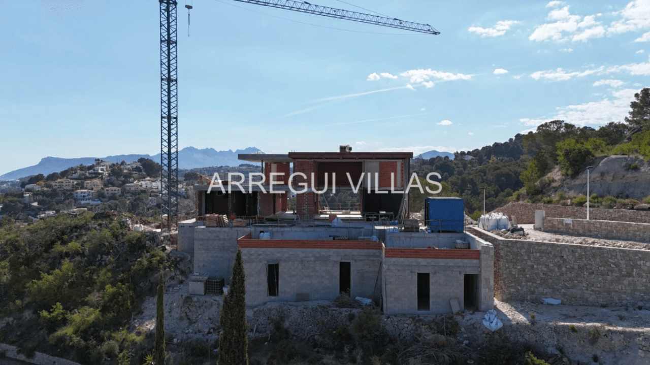 Magnífica villa de diseño en Moraira con preciosas vistas, amplios espacios y máxima luminosidad