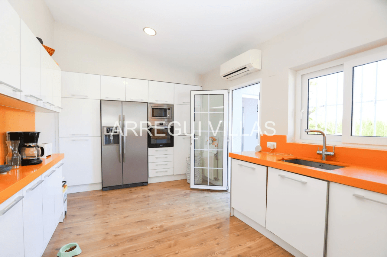 Estupenda villa de 3 dormitorios en Dénia - La Pedrera