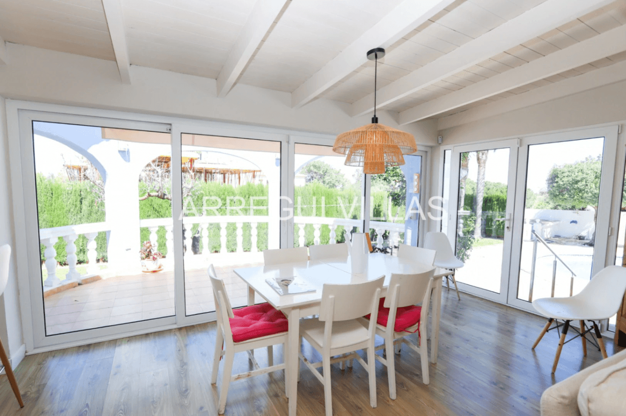 Estupenda villa de 3 dormitorios en Dénia - La Pedrera