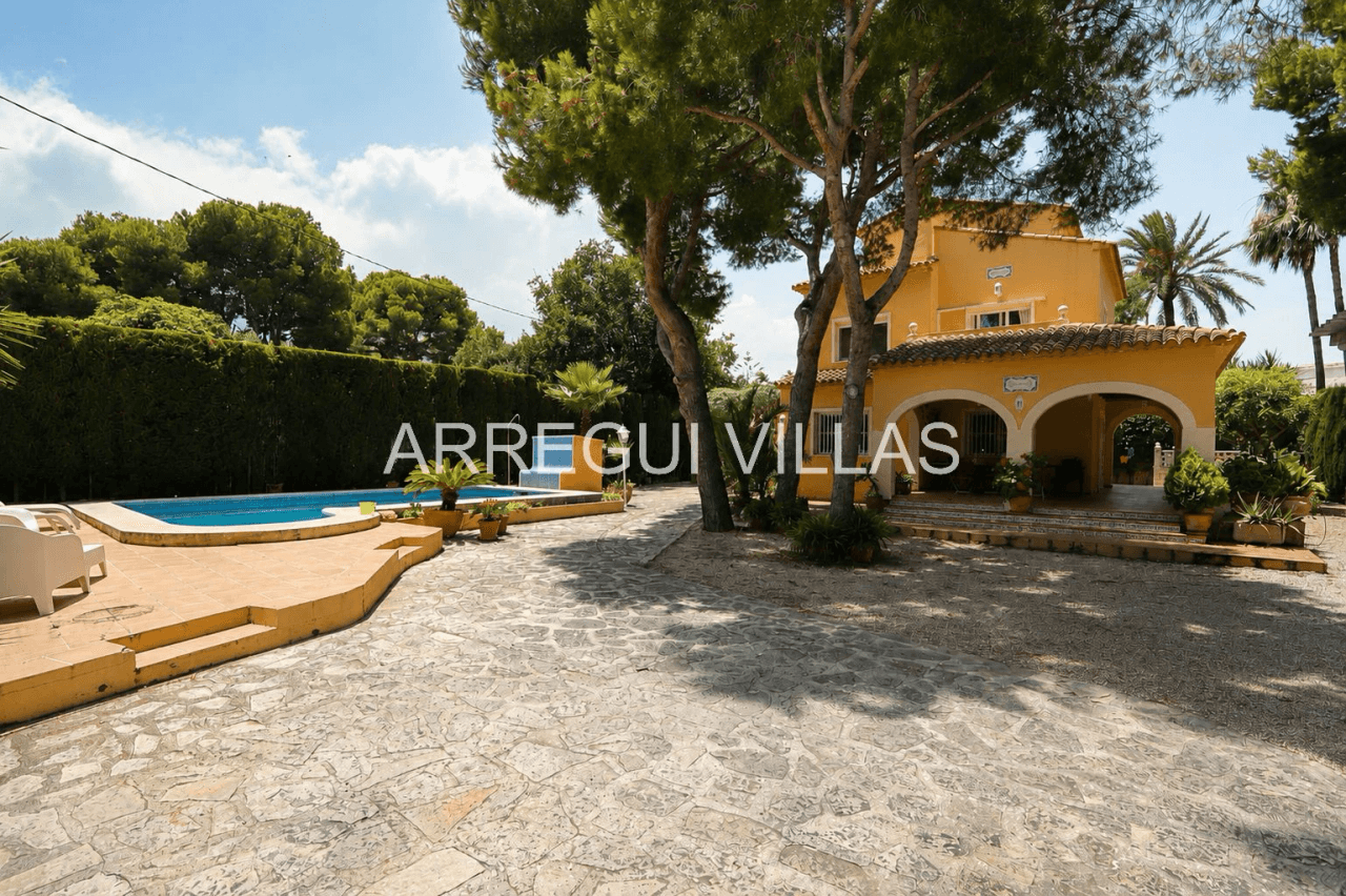Chalet en venta de 4 habitaciones en Las Rotas, Denia