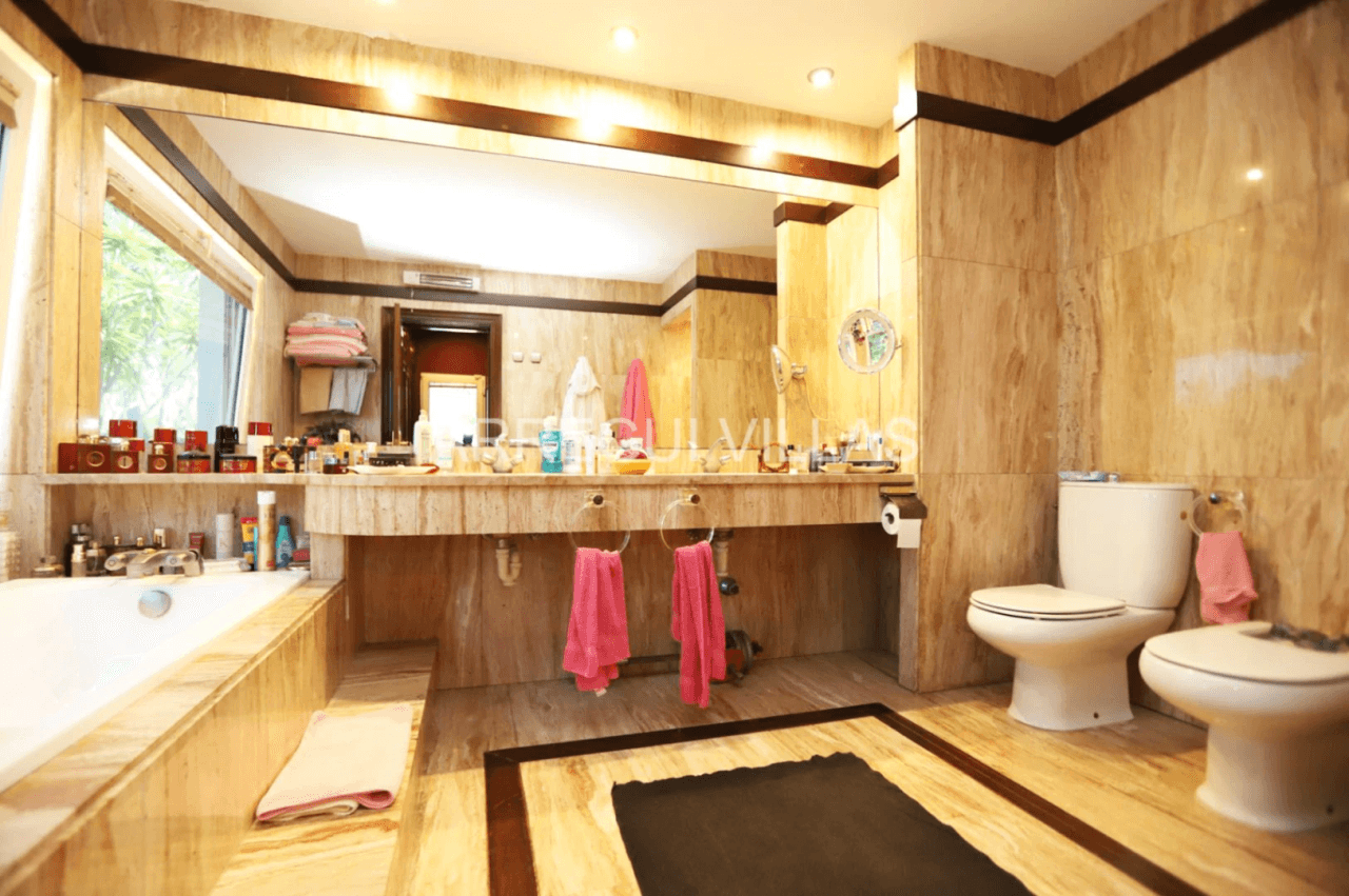 Amplia villa de estilo contemporáneo en Dénia
