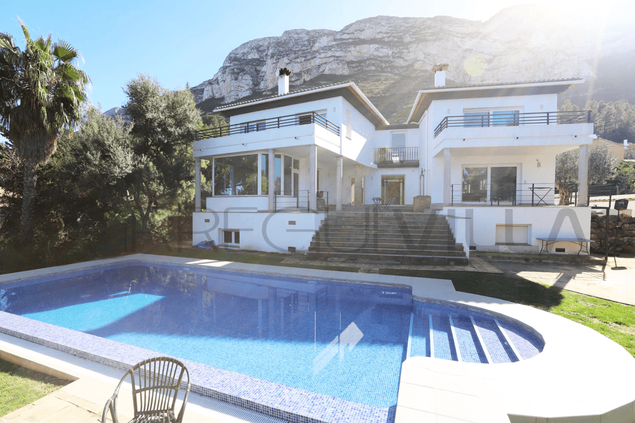 Espectacular villa en venta en el Montgó