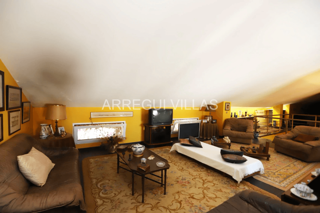 Amplia villa de estilo contemporáneo en Dénia