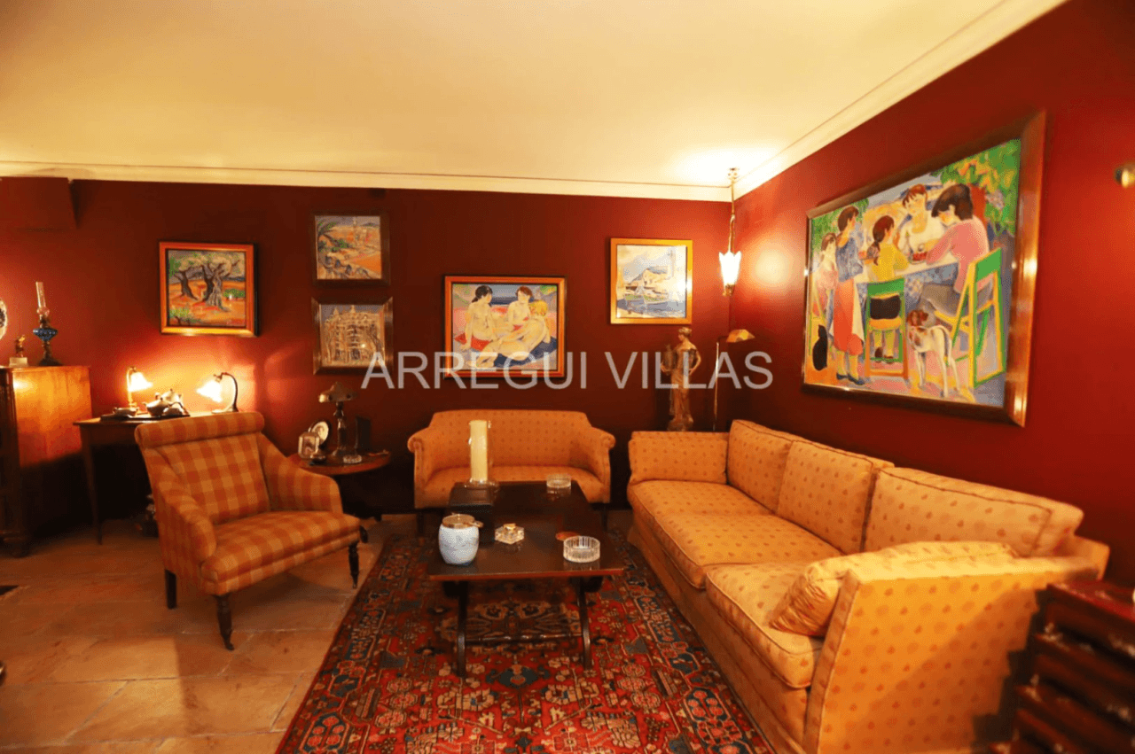 Amplia villa de estilo contemporáneo en Dénia