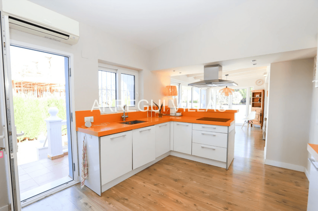 Estupenda villa de 3 dormitorios en Dénia - La Pedrera