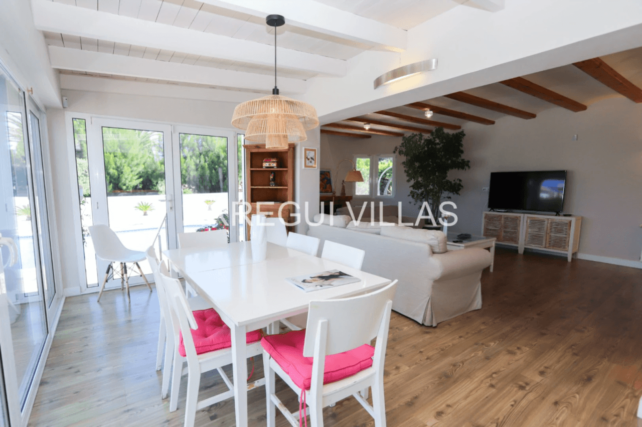 Estupenda villa de 3 dormitorios en Dénia - La Pedrera