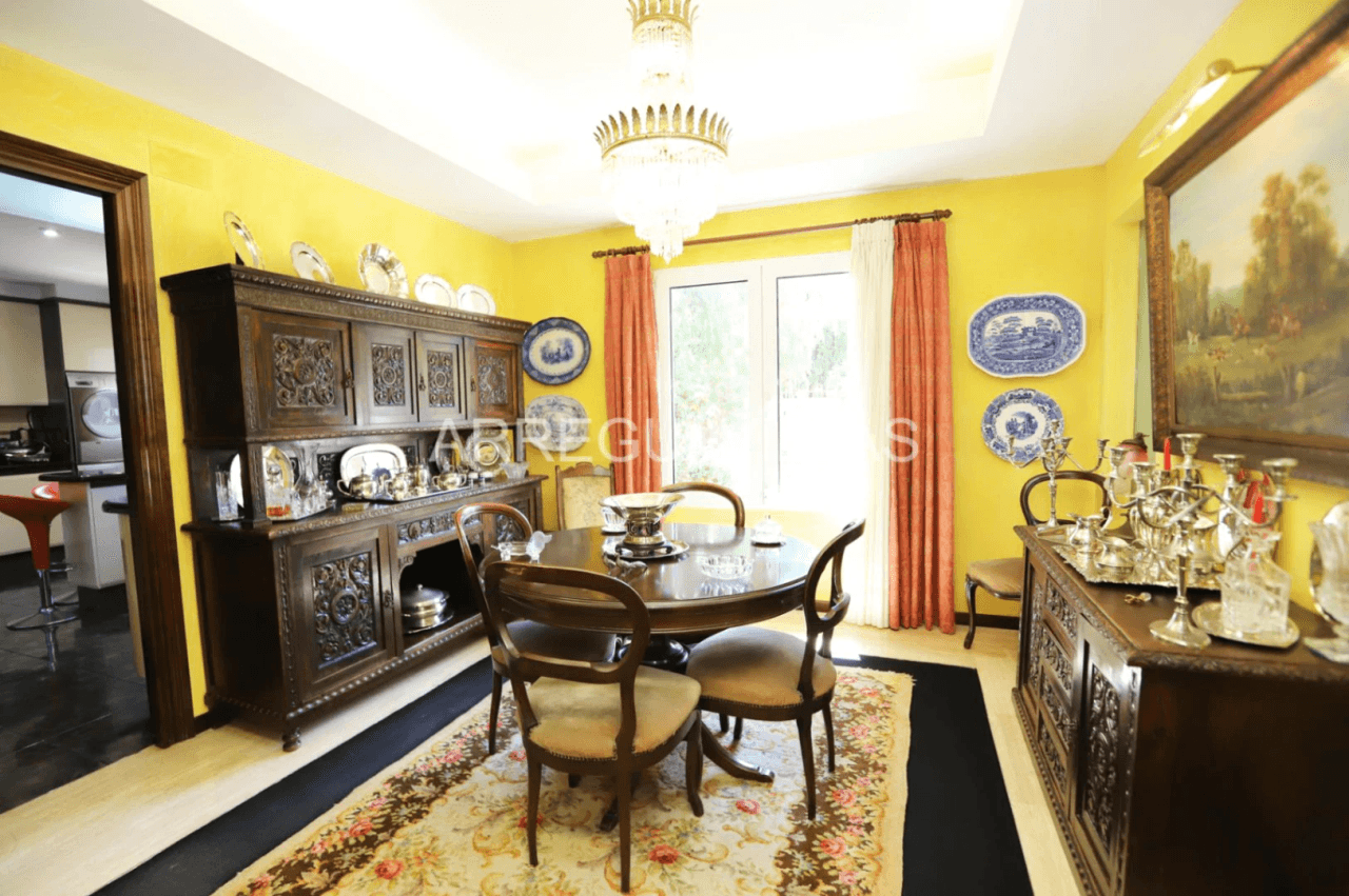 Amplia villa de estilo contemporáneo en Dénia