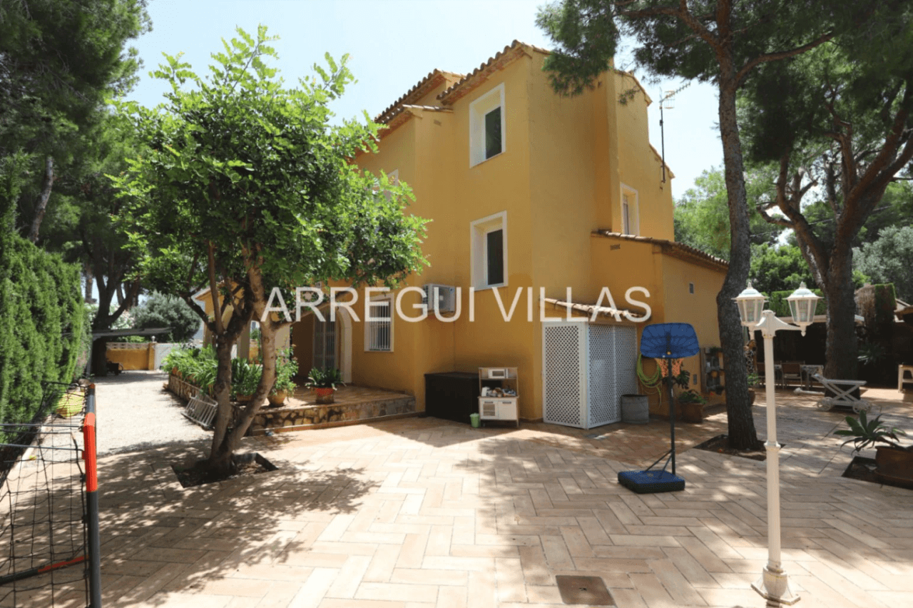 Chalet en venta de 4 habitaciones en Las Rotas, Denia