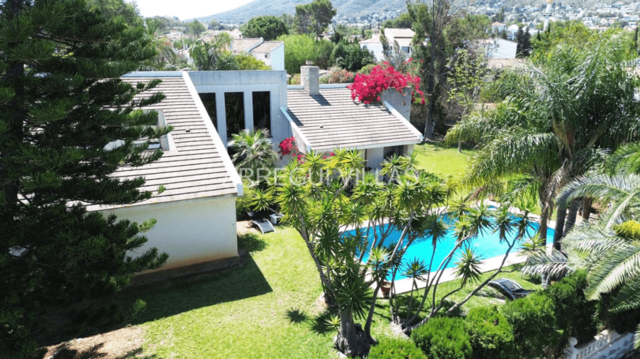 Amplia villa de estilo contemporáneo en Dénia