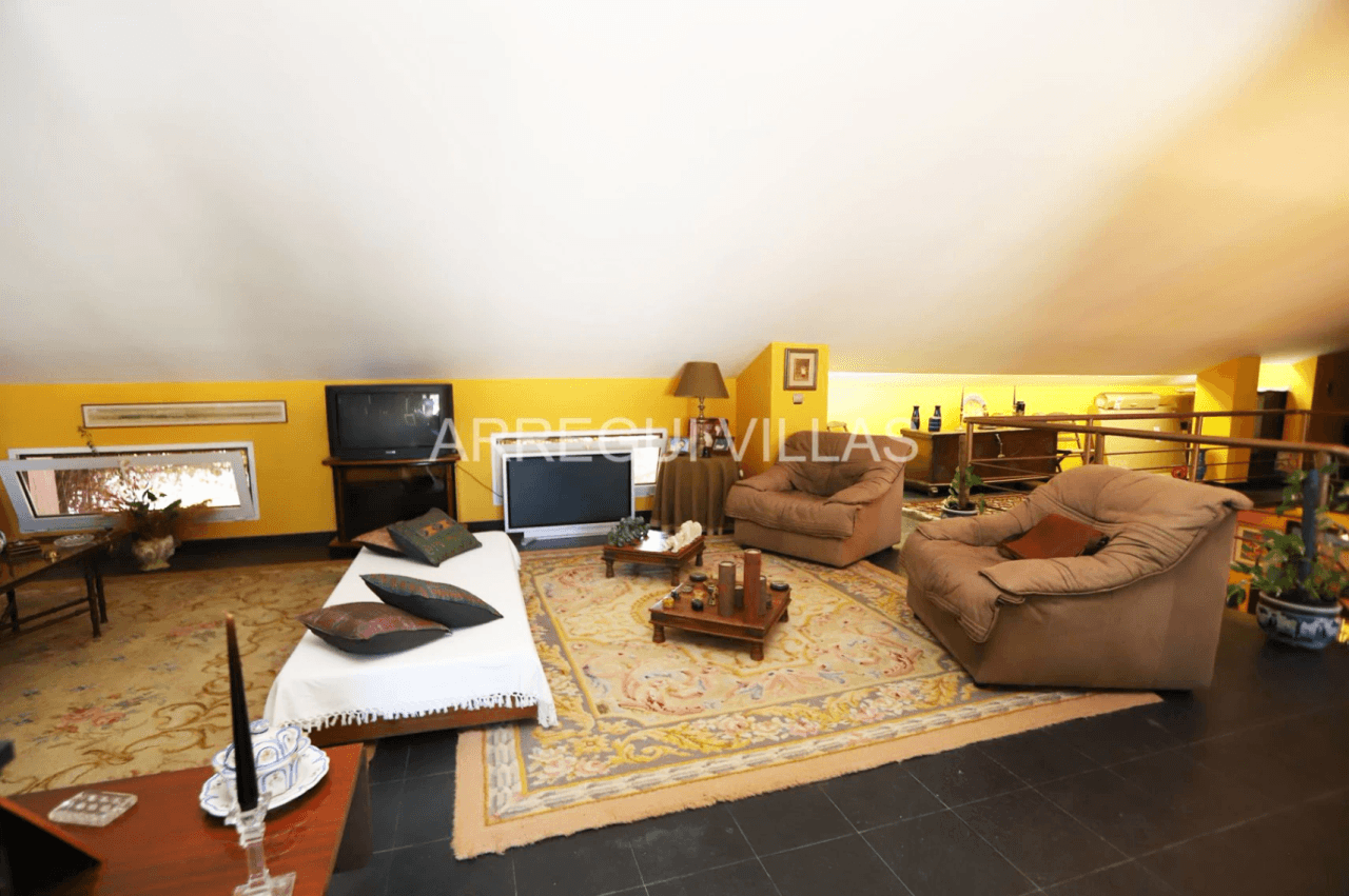 Amplia villa de estilo contemporáneo en Dénia