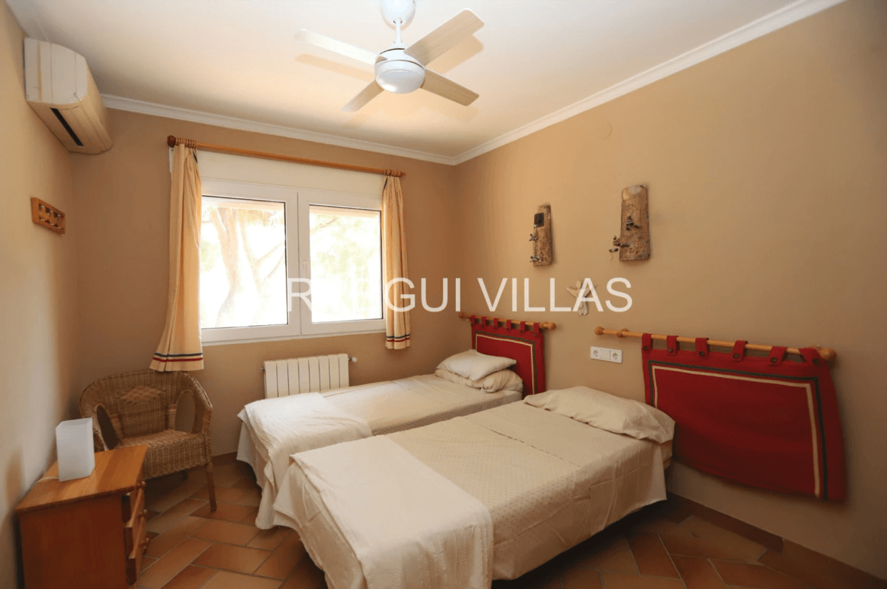 Chalet en venta de 4 habitaciones en Las Rotas, Denia