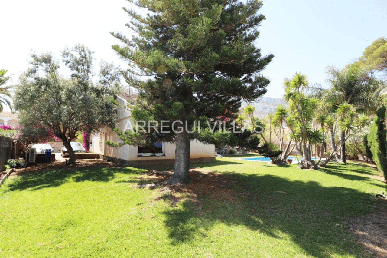 Amplia villa de estilo contemporáneo en Dénia