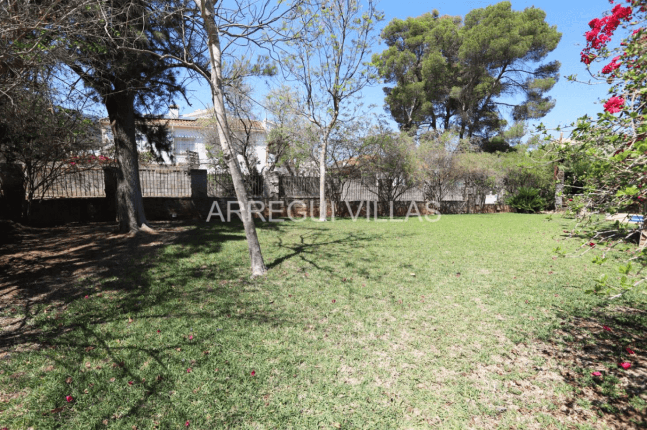 Amplia villa de estilo contemporáneo en Dénia