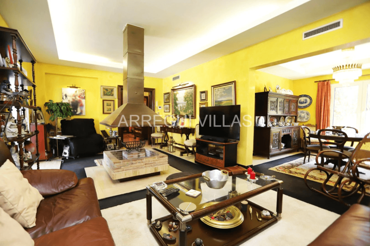 Amplia villa de estilo contemporáneo en Dénia