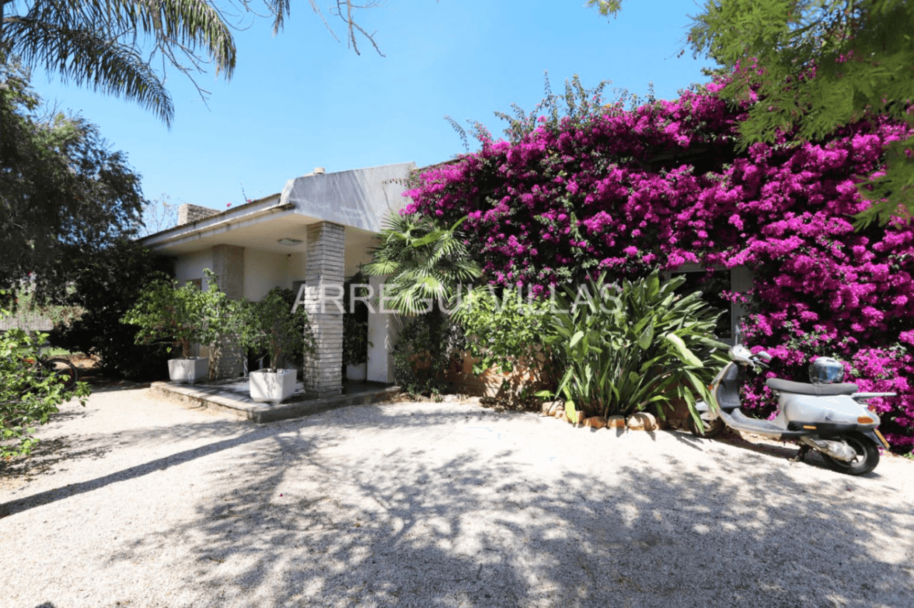Amplia villa de estilo contemporáneo en Dénia