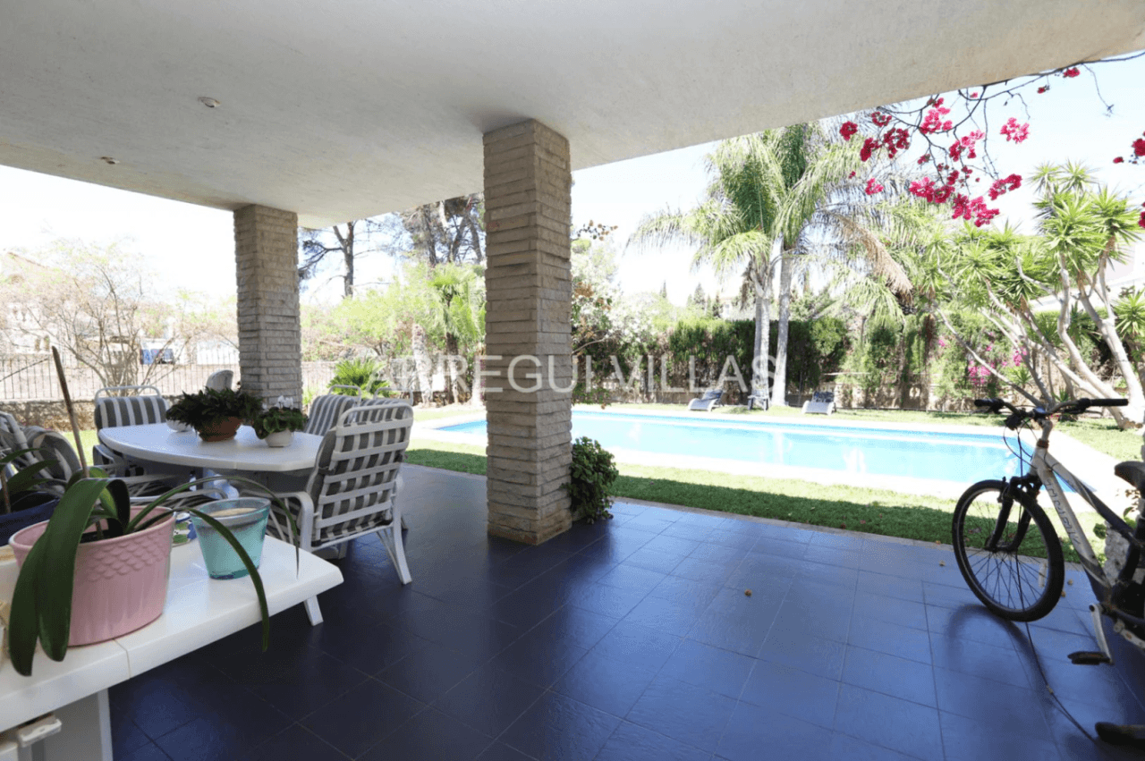 Amplia villa de estilo contemporáneo en Dénia