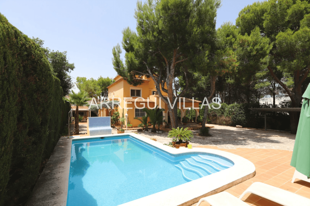 Chalet en venta de 4 habitaciones en Las Rotas, Denia