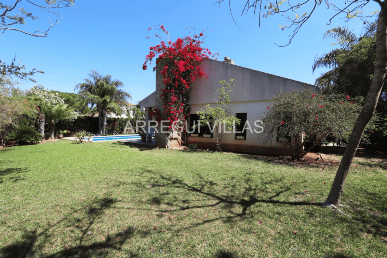 Amplia villa de estilo contemporáneo en Dénia